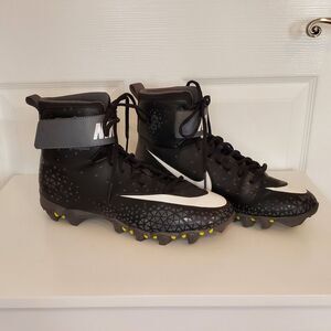 Nike Men's Size 10.5 Football Cleats - Force Savage Shark 880109-002